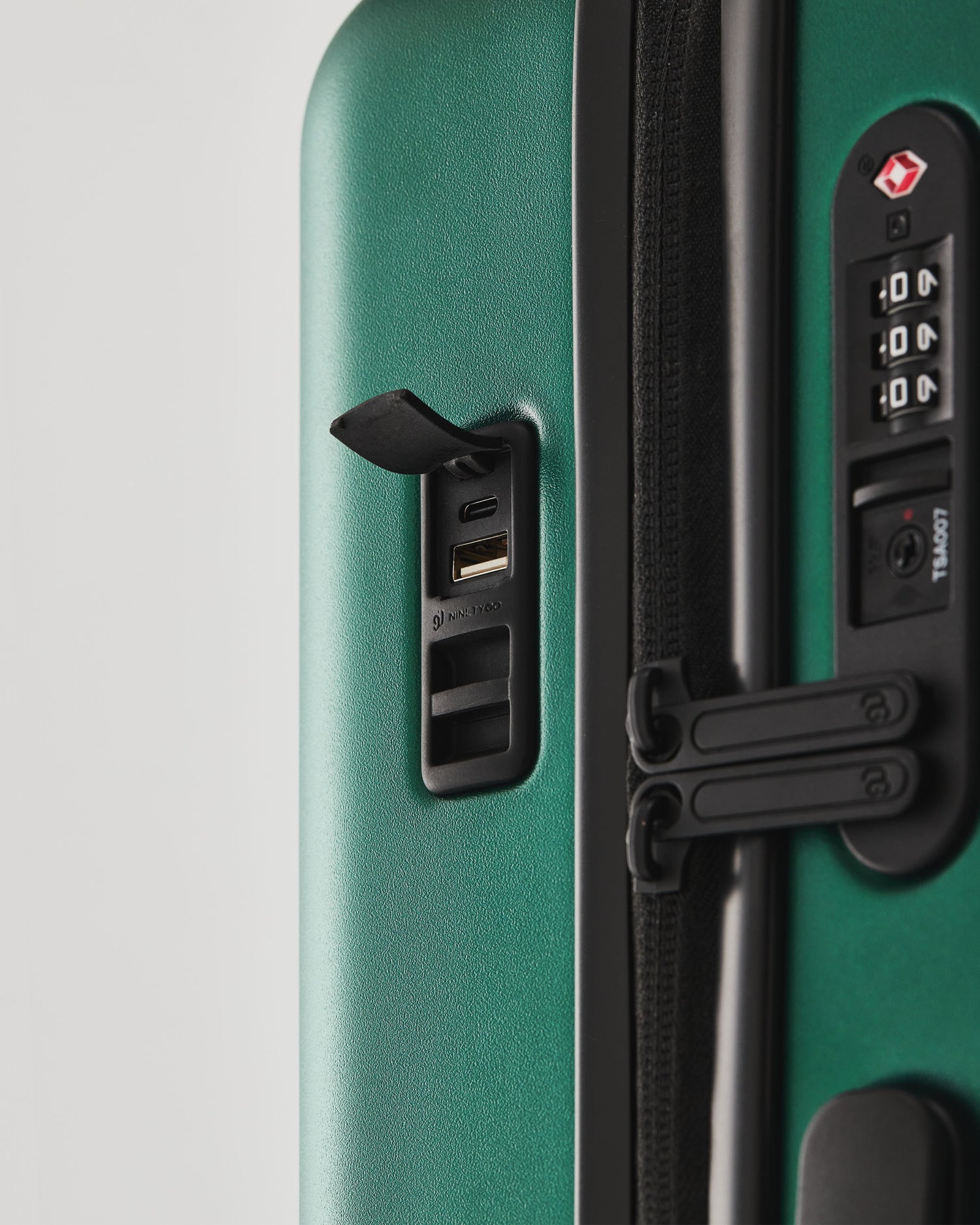 Rhine Pro Plus Collection | Hardside 20 Inch Carry-on with USB Port